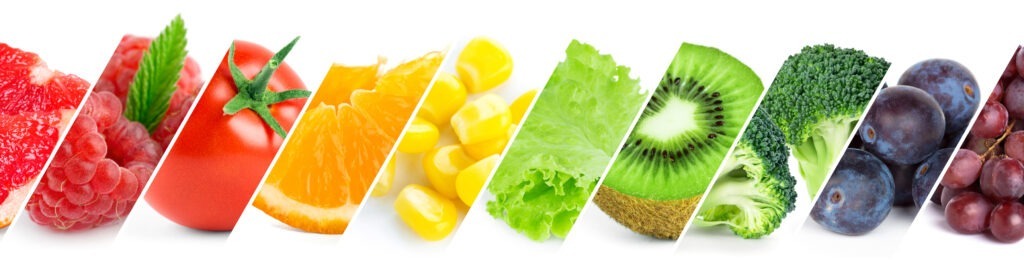 Frischer Obst- und Gemüse-Mix mit Grapefruit, Himbeere, Tomate, Orange, Mais, Salat, Kiwi, Brokkoli, Pflaume und Traube
